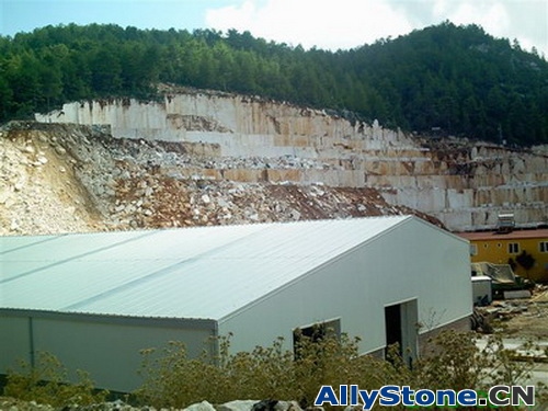 White Limestone Quarry and Slabs
