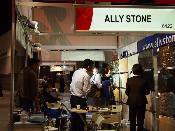 2013-USA-COVERINGS-SHOW-ALLYSTONE3